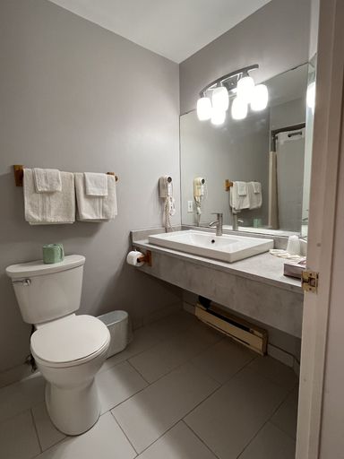 Bathroom 3, Fenelon Inn, Kawartha Lakes