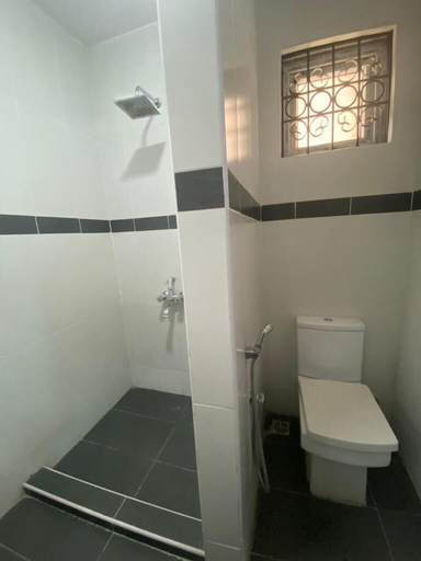 Bathroom 2, Armaan Suites and Restaurant, Mvita