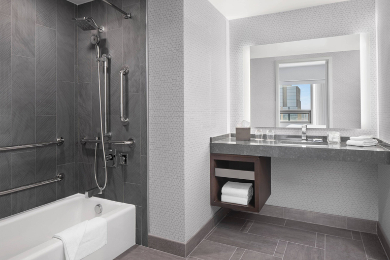 Bathroom 4, Minneapolis Marriott City Center, Hennepin