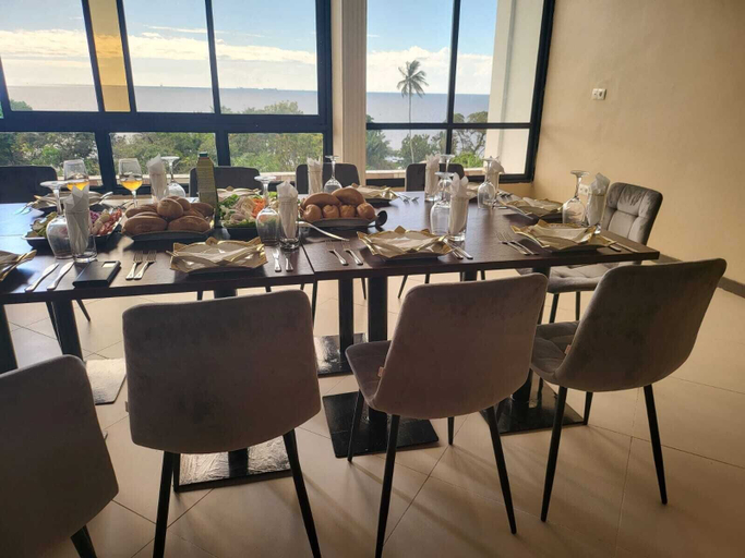 Food & Drinks