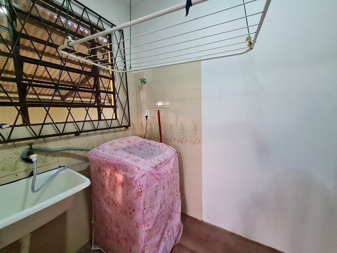 Bathroom 4, Yellow House, Joinvile
