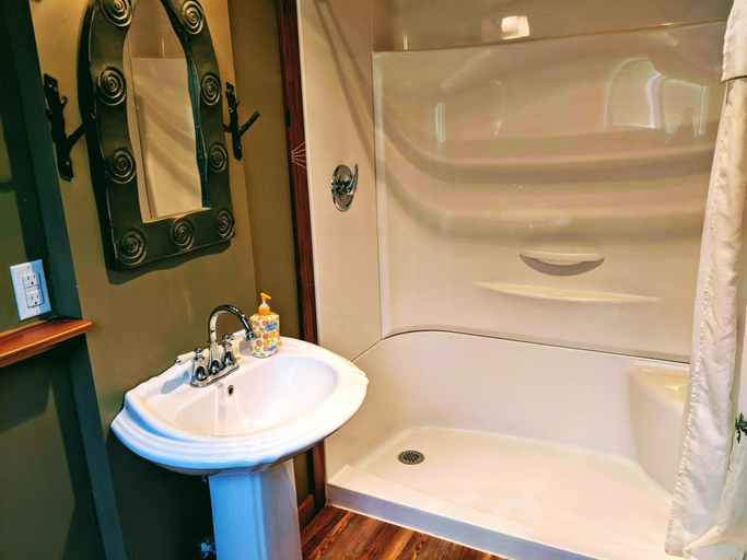 Bathroom 3, Frigon Suite - Waterfront, Mount Waddington
