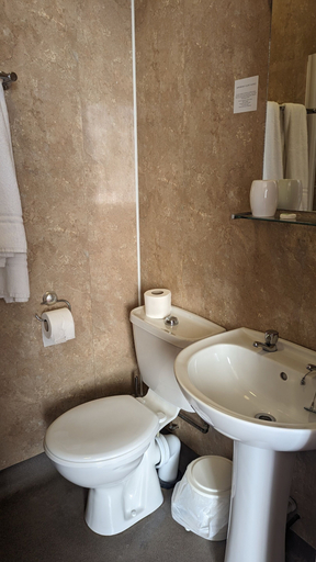 Bathroom 4, Kings Arms, Lincolnshire