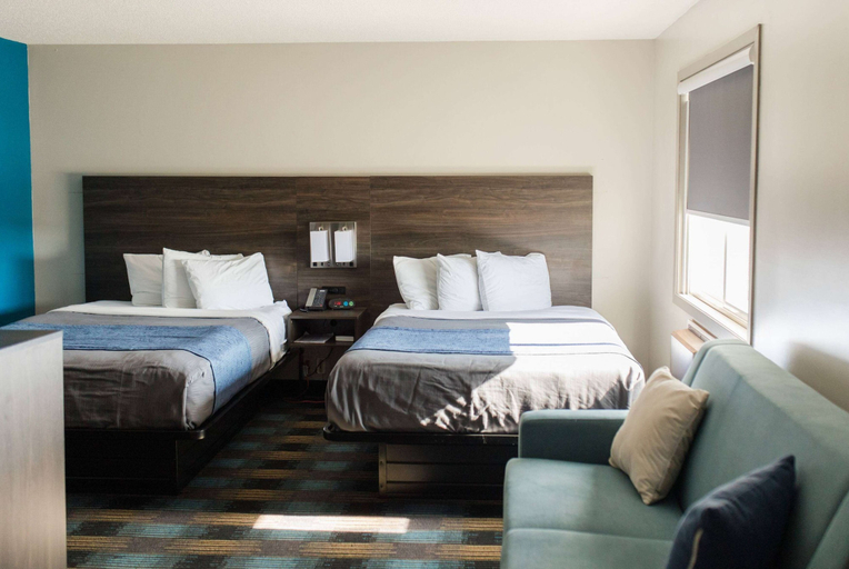 Bedroom 3, Travelodge by Wyndham Escanaba, Delta