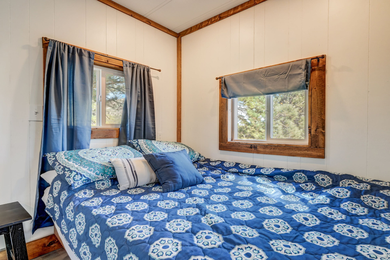 Bedroom 2, Prairie Place, Douglas