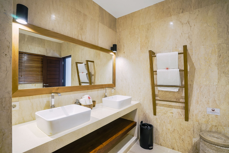 Bathroom 2, Frangipani Villa Mawe at Berawa, Badung