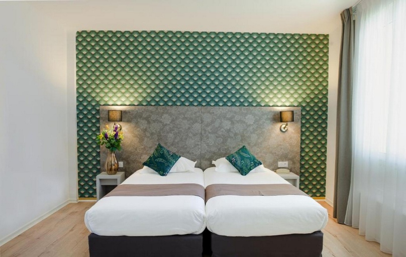 Bedroom 3, Bristol Hotel, Vaucluse