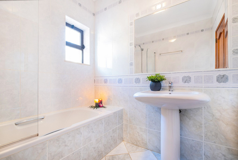 Bathroom 4, Villa Palawan, Albufeira