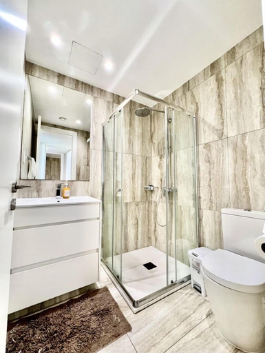 Bathroom 4, Emerald Bay Suites