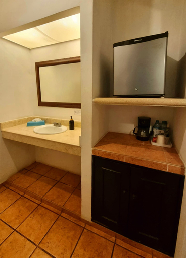 Bathroom 4, Holly, Mérida
