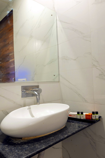Bathroom 3, OPO Hotel Dior, Delhi