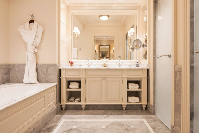 Bathroom 4, Beau Rivage Geneva, Genève