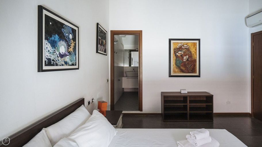 Others 4, Viale Hambury 51, Savona