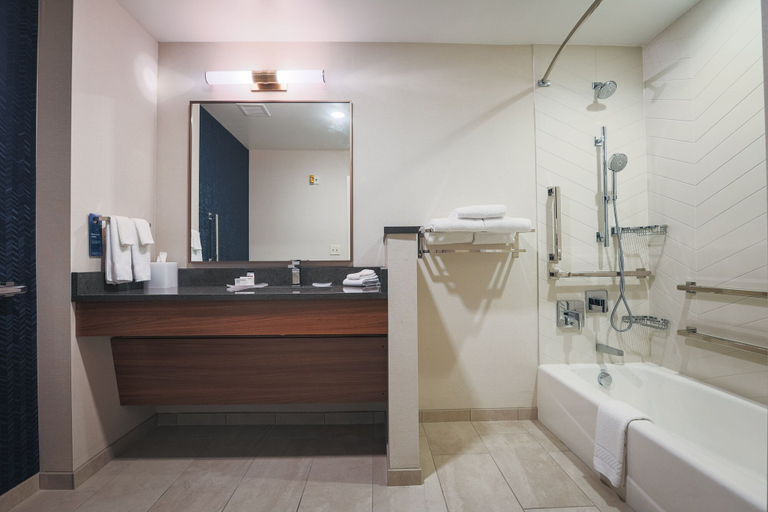 Bathroom 4, Fairfield Inn & Suites by Marriott Marquette, Marquette