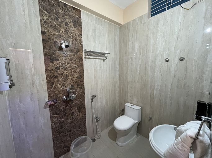 Bathroom 4, Orchid Petal Nandini Grand, Varanasi