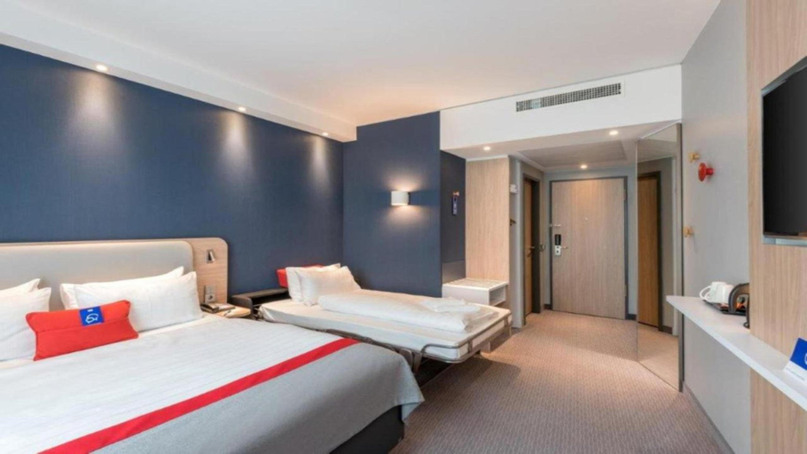 Bedroom 4, Holiday Inn Express REMSCHEID, Remscheid