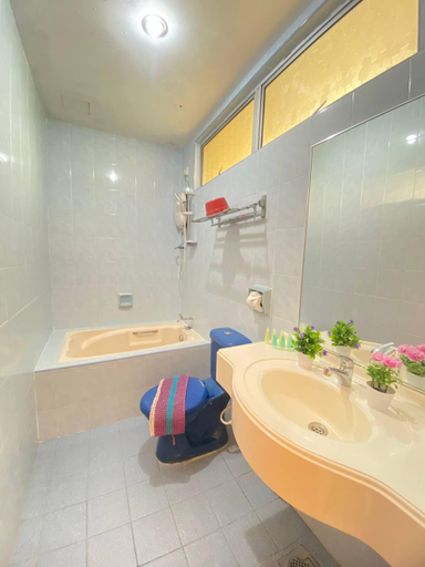 Bathroom 5, Teluk Batik Holiday Apartment, Manjung