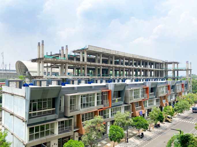 Exterior & Views, Modern Studio at LRT City Jatibening Apartment By Travelio, Bekasi