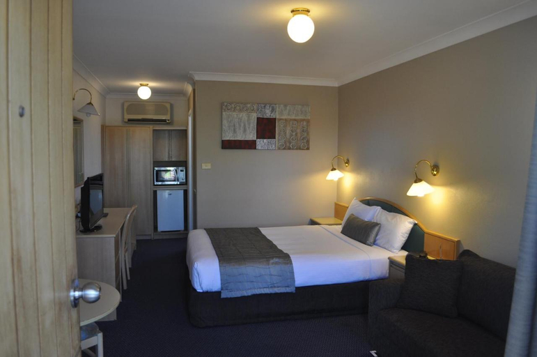 Bedroom 4, In Town Motor Inn, Flinders Ranges