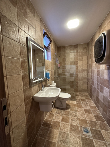 Bathroom 5, 3 Antica jabalal-lwebdeh, Wadi Essier