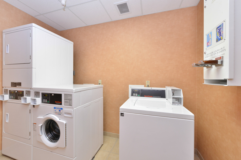 Bathroom 5, Holiday Inn Express RAWLINS by IHG, Carbon