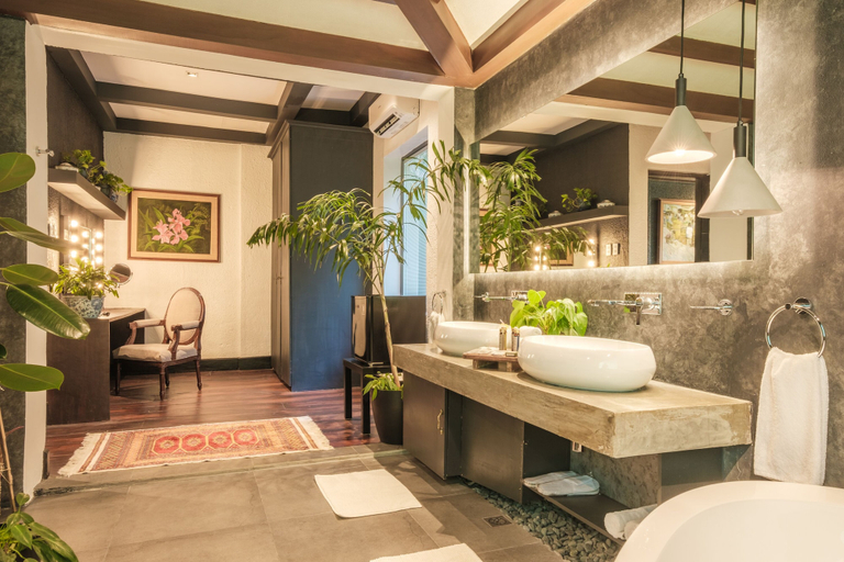 Bathroom 4, Nuuk Taal Lake, Taal lake