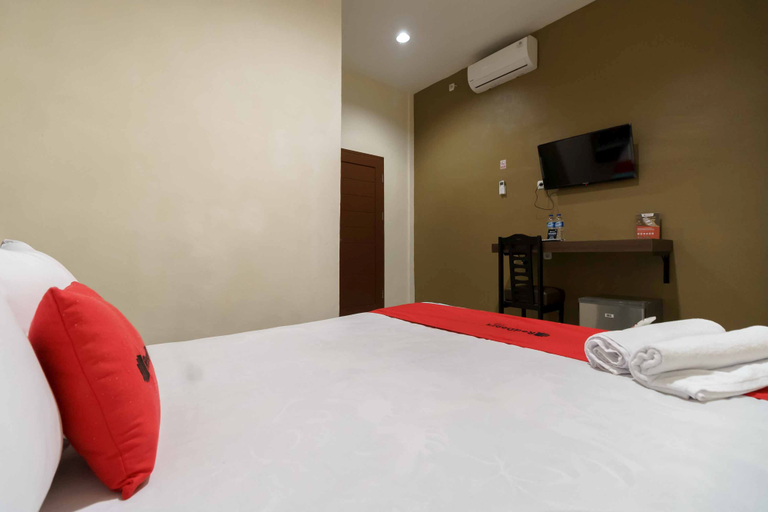Bedroom 3, RedDoorz near RS Adam Malik Medan 2, Medan