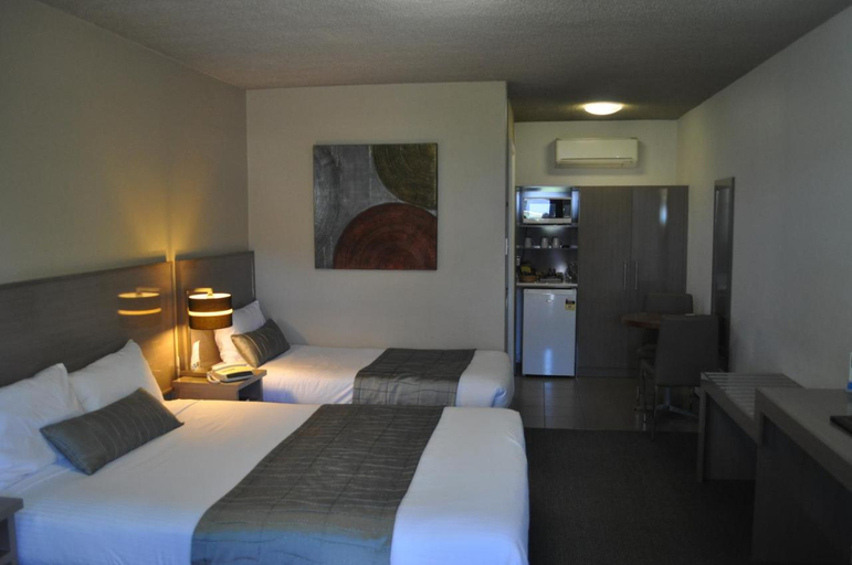 Bedroom 2, In Town Motor Inn, Flinders Ranges