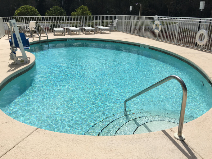 Sport & Beauty 2, Holiday Inn Express DEFUNIAK SPRINGS by IHG, Walton