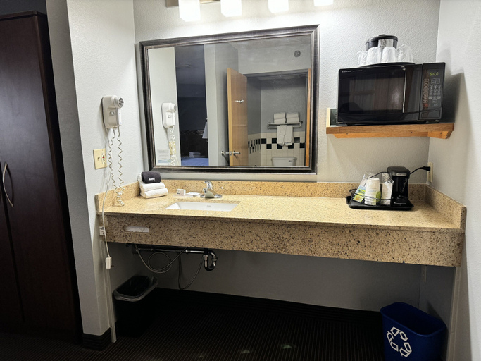 Bathroom 4, AmericInn by Wyndham Stillwater, Washington