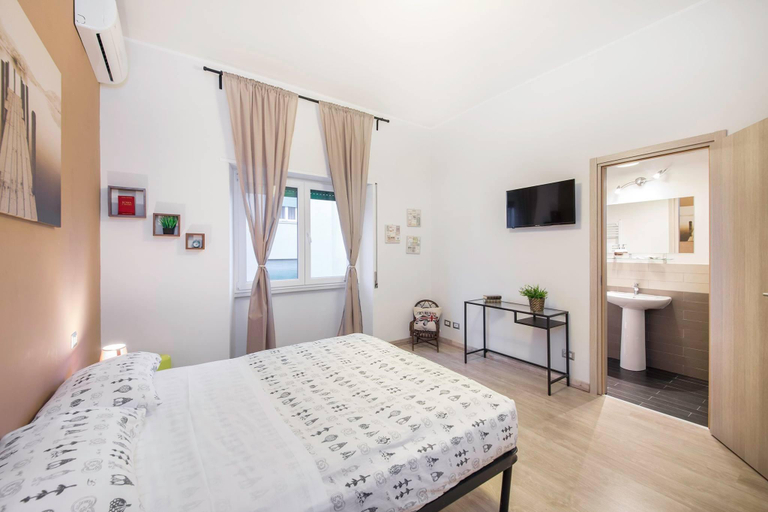 Bedroom 5, The Place to be & B, Rome