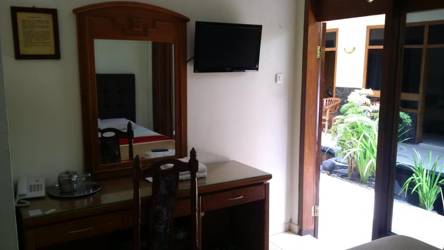 Hotel Priangan Room Type - Deluxe Triple Room