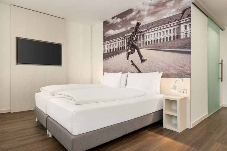 Bedroom 3, Super 8 By Wyndham Koblenz, Koblenz