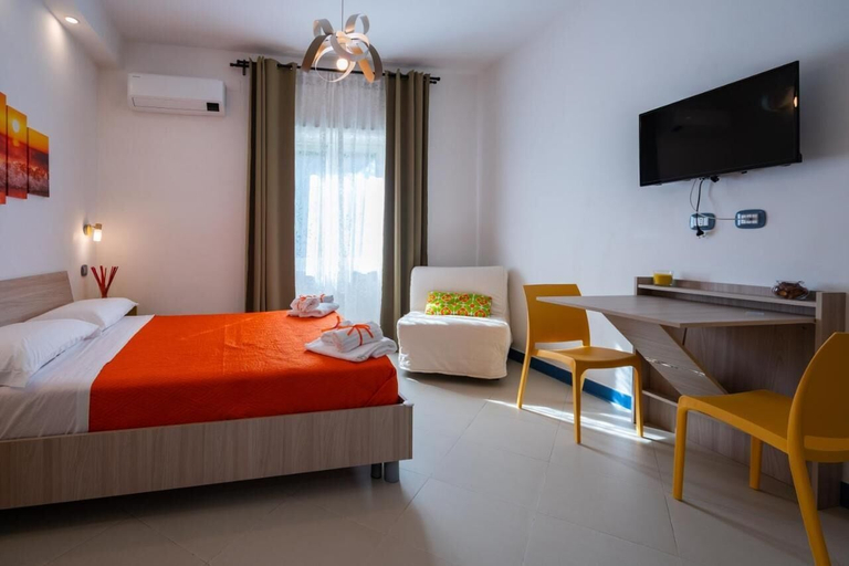 Bedroom 3, B & SunSea, Salerno