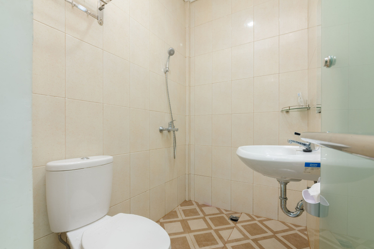 Bathroom 3, Urbanview Hotel AnD Lampung by RedDoorz, Bandar Lampung
