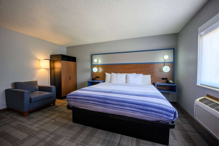 Bedroom 3, AmericInn by Wyndham Monroe, Green