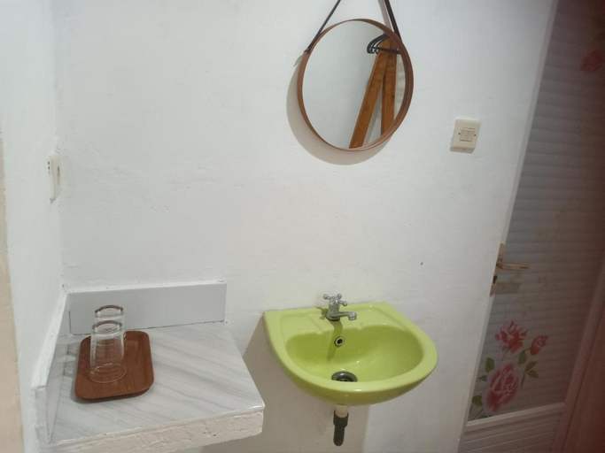 Bathroom 5, Renata Cottage, Southeast Maluku