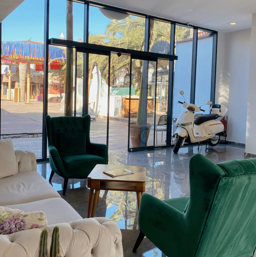 Public Area, Lal Azure Alacati, Çeşme