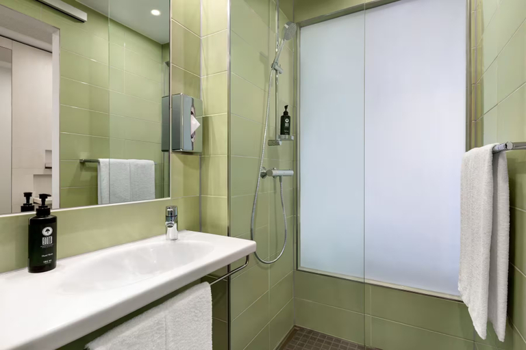 Bathroom 4, Super 8 By Wyndham Koblenz, Koblenz