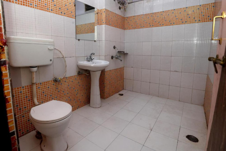 Bathroom 2, Goroomgo Jain Residency Madhya Pradesh, Hoshangabad
