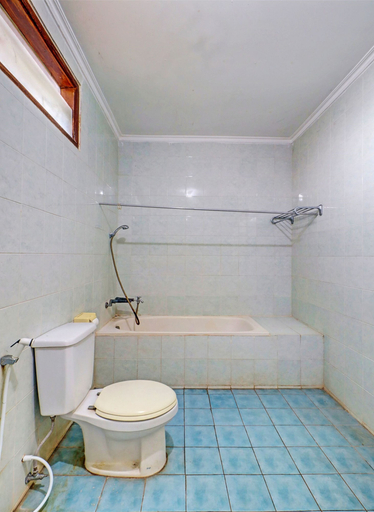 Bathroom, Capital O 93236 Hotel Hapel Negara, Jembrana