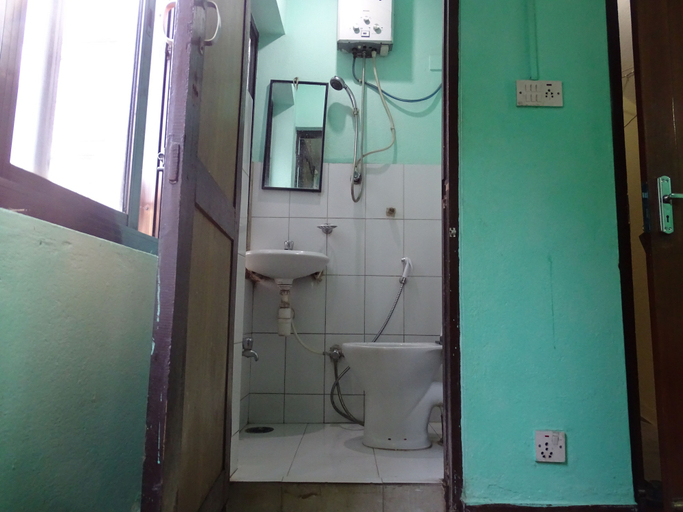 Bathroom 3, Green House Lodge, Bagmati