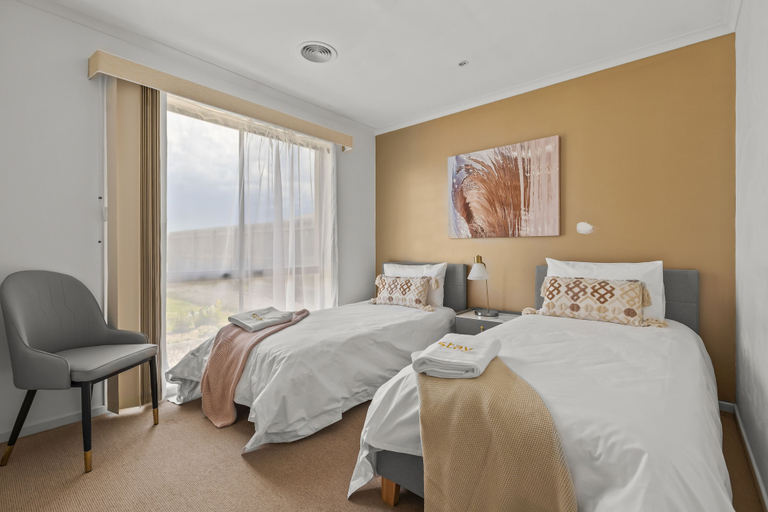 Bedroom 3, StayAU Stunning 4BRHouse Berwick, Casey - Berwick