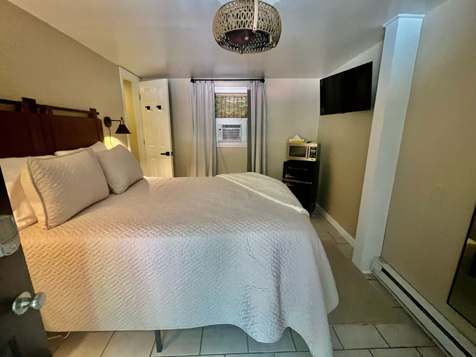 Bedroom 2, Hickory Falls Inn, Rutherford