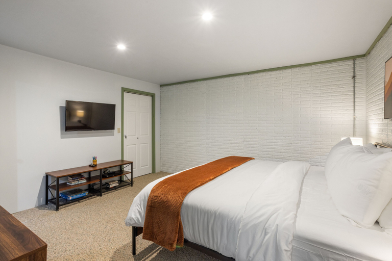 Bedroom 2, Otters Den, Gallatin