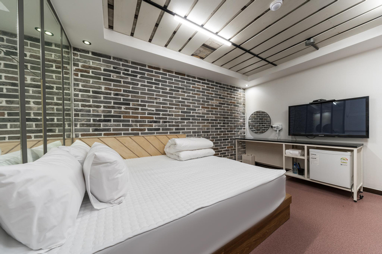 Busan Daeyeondong Hotel With, Nam