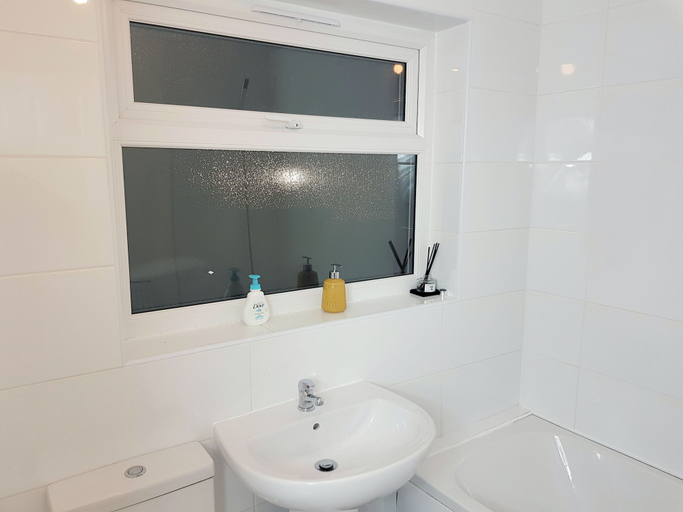 Bathroom 3, Kunda House Oliver, Sandwell