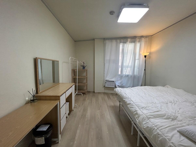 Others 1, Hapjeong Station 1 minute | Double bed room | Hongdae Share House, Mapo