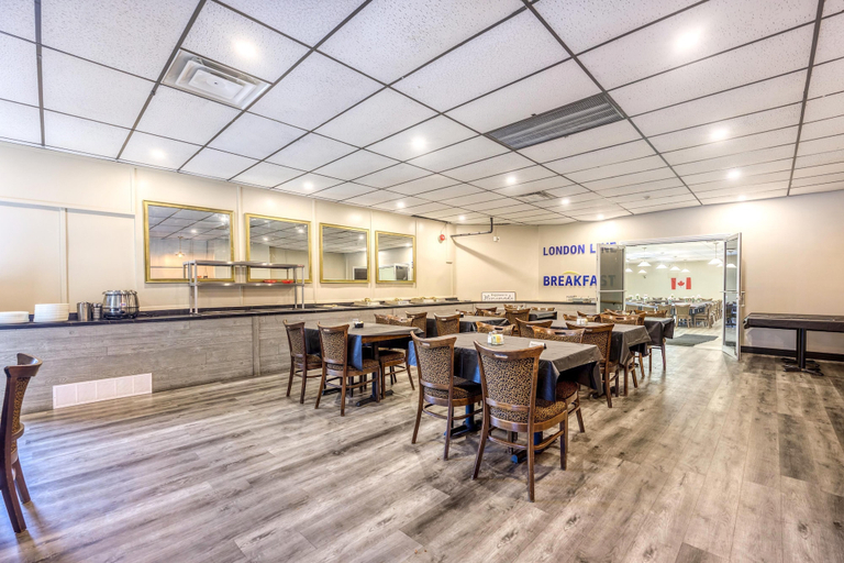 Food & Drinks 5, Travelodge by Wyndham Sarnia, Lambton