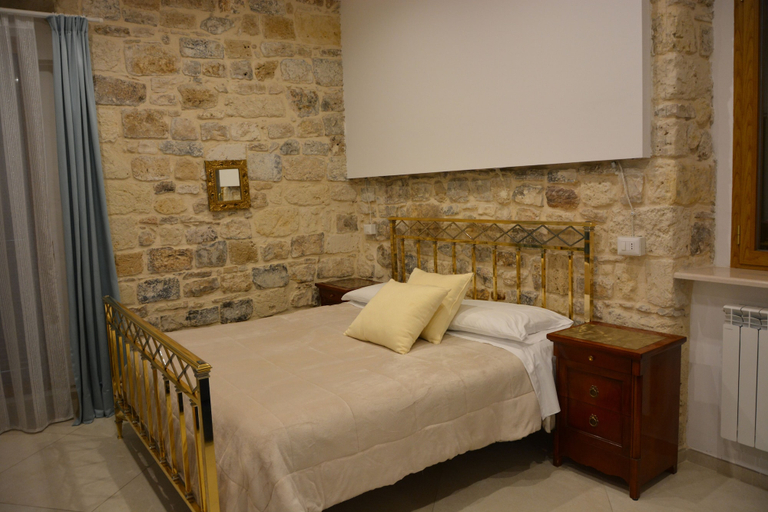Bedroom 4, AFFITTACAMERE DIMORA DEL CARMINE, Bari